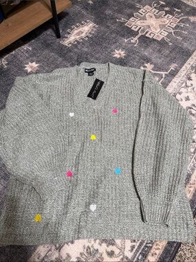 Unknown Brand Women's Light Gray Knit Sweater with Multicolor Heart Accents